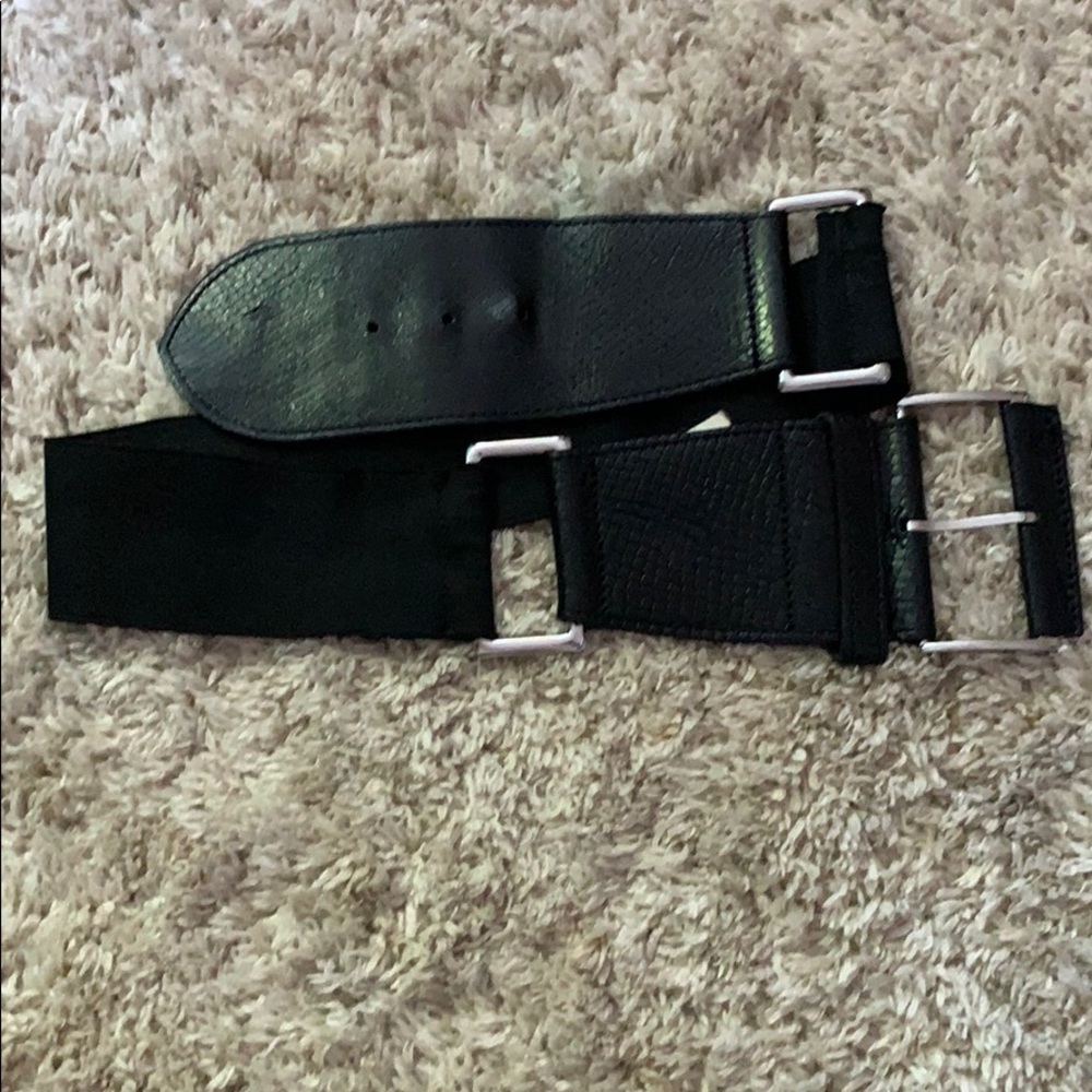 Black faux snake print belt